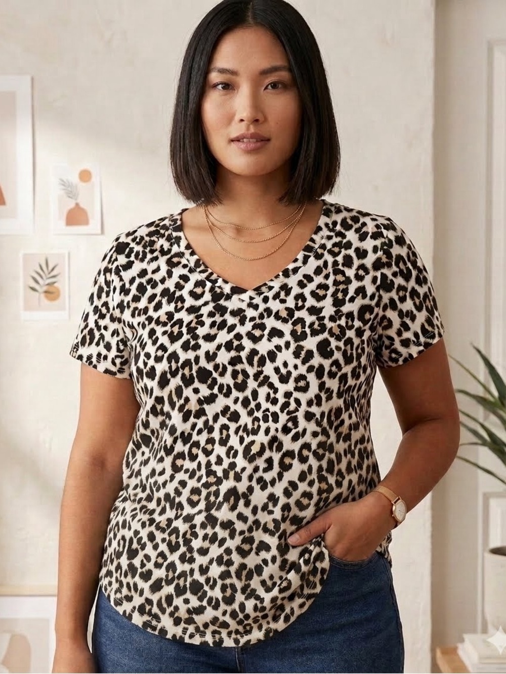 Old Navy Cheetah Print V-Neck Cotton TShirt in Beige/Black Small